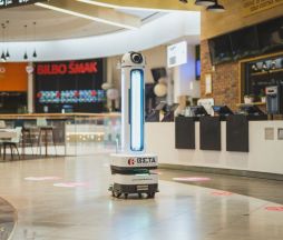 Westfield Chodov jako první centrum v Česku testuje k dezinfekci prostor autonomního UV robota