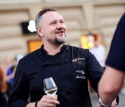 Šéfkuchař Mirek Kalina otevřel novou restauraci na pražské Kampě