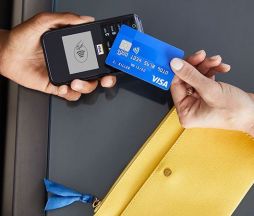 Visa je pro navýšení limitů bezkontaktních plateb v Evropě