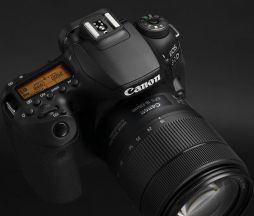 Canon slaví 17. rok jako jednička na celosvětovém trhu digitálních fotoaparátů s výměnnými objektivy