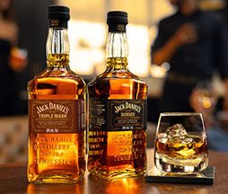 Pijte zodpovědně… Jack Daniel’s uvádí na trh po 25 letech první rozšíření řady super prémiových whiskey