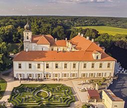 Na Zámku Loučeň se snoubí městské služby s venkovskou srdečností