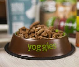 Česká značka krmiva Yoggies  potvrzuje výhody granulí lisovaných za studena